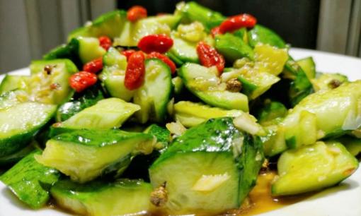 Tại sao salad dưa chuột của nhà hàng lại ngon đến vậy? Đầu bếp tiết lộ: đừng cho 2 gia vị này, dưa chuột sẽ giòn và ngon 