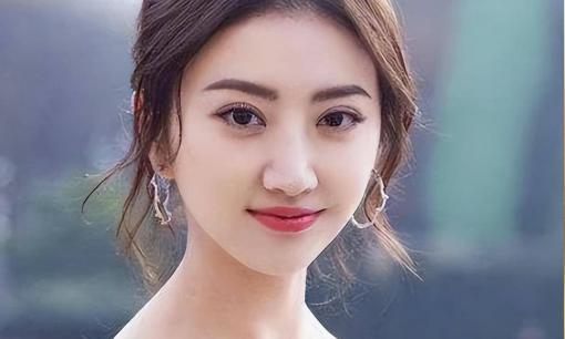 Đừng gọi phụ nữ đẹp nữa. Gọi phụ nữ đẹp đã lỗi thời rồi. Có 3 'biệt danh' này phổ biến hiện nay!