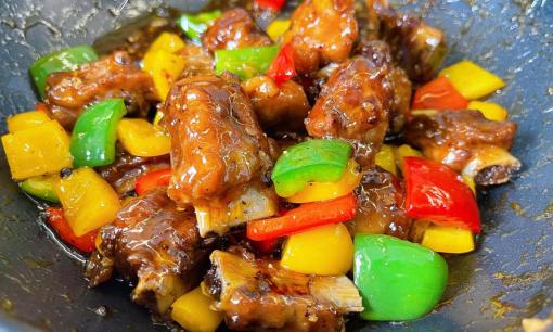 Sườn xào chua ngọt nếu nấu luôn sẽ bị dai, làm thêm bước này thịt mềm, trẻ nhỏ và người già đều thích