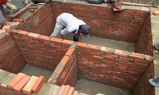 Khi xây nhà, nên đặt bể phốt ở đâu cho hợp phong thủy? 