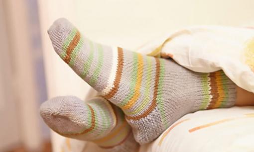 Mang tất đi ngủ có thể làm giảm chứng ngáy ngủ, nhiều người không biết