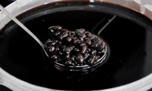 Ăn đậu đen ninh nhừ cùng thứ này sẽ tạo thành 'thuốc' hạ đường huyết tự nhiên, người tiểu đường dùng cực tốt