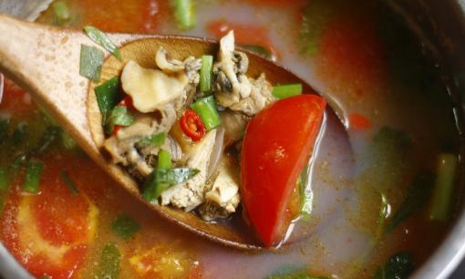 Ngày hè, đừng bỏ qua món canh trai nấu rau răm chua ngọt thanh mát này nhé