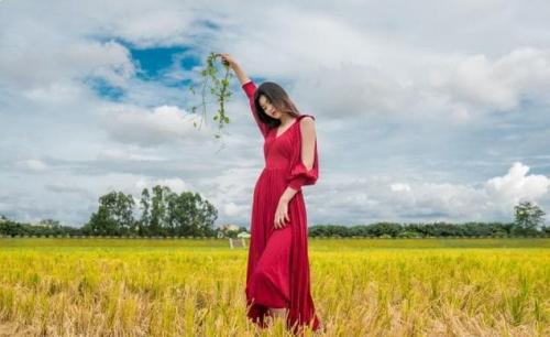 Làm thế nào để phụ nữ trung niên và người già chụp ảnh chân dung đẹp? Lưu lại các tư thế chụp ảnh tự nhiên, thanh lịch và trẻ trung hơn