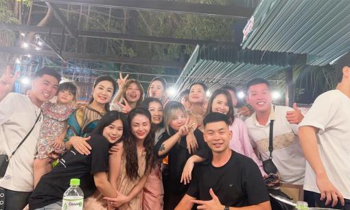 Dàn diễn viên 'Trạm cứu hộ trái tim' chia sẻ ảnh không được phát sóng trên phim, hé lộ cái kết 