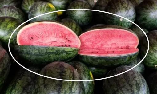 Bạn có biết? Tại sao các quầy bán hoa quả lại thích cắt dưa hấu làm đôi rồi bán? Hóa ra có 'chiêu trò” đằng sau