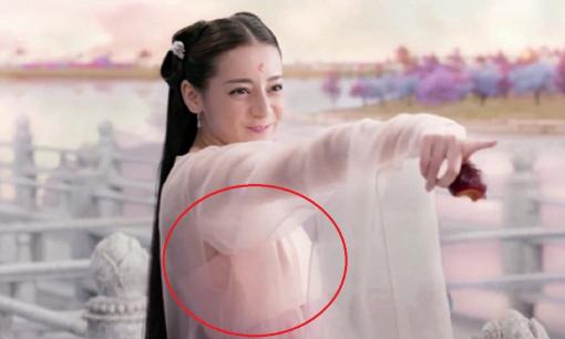 Cảnh xấu hổ nhất lịch sử phim Hoa ngữ: Địch Lệ Ba chịu không nổi, Quan Hiểu Đồng quá lộ liễu