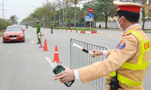 Cảnh sát giao thông được dừng xe trên cao tốc khi nào?