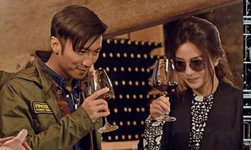 Triệu Vy bất ngờ hỏi Tạ Đình Phong khi anh đang say: 'Anh có nghĩ Vương Phi thua kém Trương Bá Chi không?' Câu trả lời của sao nam đầy cảm xúc