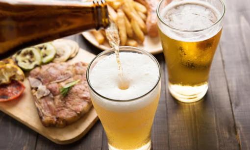 Rót bia nhớ công thức 3:7, đừng bỏ qua nếu muốn hương vị thơm ngon hơn 