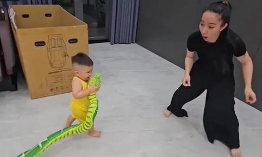 Bà xã Lê Dương Bảo Lâm hốt hoảng, bỏ chạy quanh nhà khi thấy món quà đặc biệt của quý tử