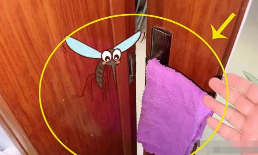 Buổi tối trước khi đi ngủ, treo một chiếc khăn lên tay nắm cửa. Không chỉ có nhiều lợi ích, mà còn có thể 'cứu sống' chúng ta vào thời điểm quan trọng