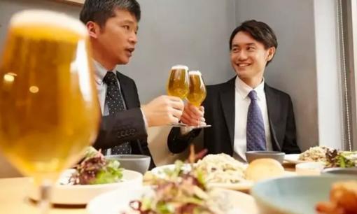 Không phải là mê tín! Nếu gặp phải 5 kiểu người này trong bữa tiệc tối, bạn nên bỏ đi ngay lập tức