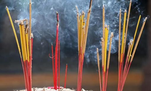 Tại sao phải thắp hương mùng 1 và 15 Âm lịch hàng tháng mà không phải ngày khác? Ngày mùng 1 Âm lịch mang ý nghĩa gì? 