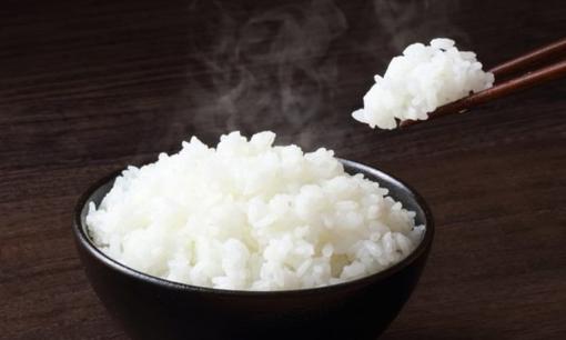 Hâm lại cơm có gây ung thư không? Nhắc nhở: 4 loại thực phẩm này không thể hâm nóng lại