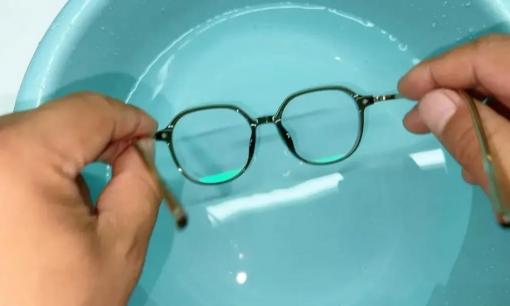 Ngâm kính trong nước có tác dụng rất tốt, nhiều người vẫn chưa hiểu, đọc xong hãy về nhà thử ngay