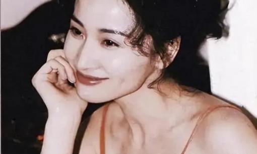 Vu Lợi - 'người tình trong mộng' của Trương Nghệ Mưu, bị đánh đến mức không thể có con vì làm tình nhân, vẫn độc thân ở tuổi 60