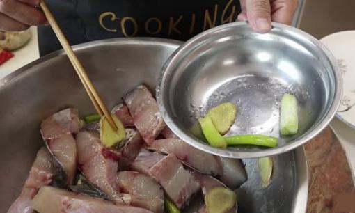 Tại sao cá chiên ở nhà hàng lại ngon vậy? Học ngay mẹo này, bên ngoài giòn, bên trong mềm, ai cũng muốn ăn