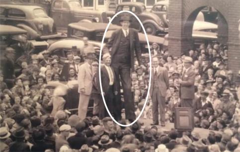 Ai là người cao nhất thế giới?