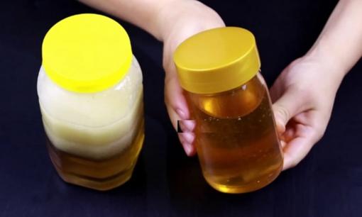 Lật ngược lọ mật ong sẽ biết ngay mật ong là thật hay giả, đừng mua nhầm sau khi đọc nhé!