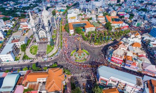 Tỉnh nào của Việt Nam có nhiều thành phố nhất?