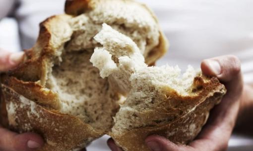 Bất kể món gì cũng phải ăn đúng cách, thậm chí là bánh mì! Dù ngon đến mấy nhưng ăn bánh mì kiểu này dễ rước họa vào thân