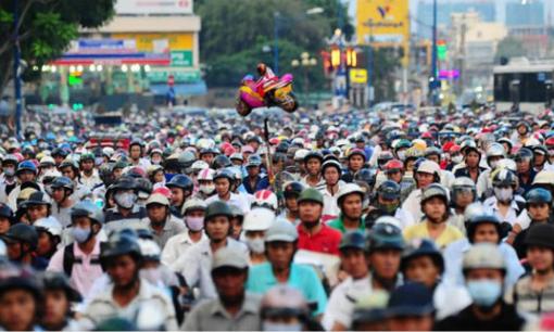 Ở Việt Nam, quận nào đông dân nhất? 