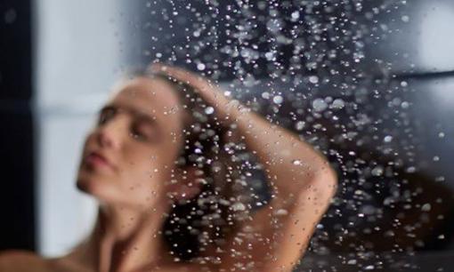 Tắm buổi tối hay buổi sáng tốt hơn? Tốt nhất không nên tắm trong 3 thời điểm này!