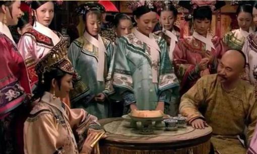 Không phải Hòa Thân, đây mới là tham quan nuôi 36 tiểu thiếp, mỗi tháng ăn hết 2000 cân nhân sâm và nắm bảo vật khiến hoàng đế 'phải muối mặt'