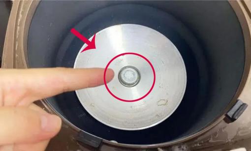 Có ba vị trí trong nồi cơm điện cần được vệ sinh thường xuyên, nếu không sẽ ngày càng tiêu tốn nhiều điện hơn. Hãy học cách thực hiện nhanh chóng nhé!
