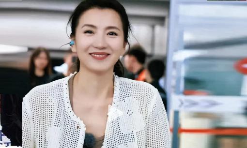 'Điêu Thuyền' Trần Hảo xuất hiện ở Bắc Kinh, tuổi 45 ăn diện giản dị và sở hữu vòng ba nổi bật, nhan sắc trẻ trung bên đàn em Tống Thiến