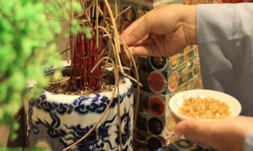 Từ hôm nay mùng 1 'tháng cô hồn' nên chọn thời điểm nào bao sái bàn thờ là tốt nhất? 