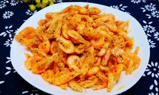 Làm sao để chiên tôm sông nhỏ đúng cách? Đầu bếp hướng dẫn bạn cách làm, những con tôm vàng nâu và giòn tan, không bị tanh