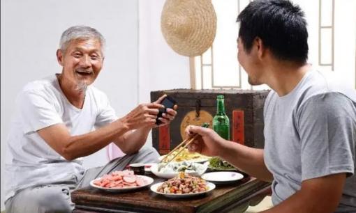 Ăn tối lúc mấy giờ là tốt nhất? Lời khuyên của bác sĩ: Nếu ăn vào thời điểm này, bạn sẽ sống lâu hơn những người khác