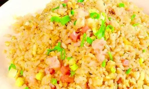 Làm thế nào để chiên cơm sao cho các hạt được tách biệt? Thêm nó vào sẽ ngon hơn và ít béo hơn thay vì thêm dầu