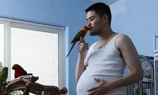 Cuộc sống của 'người đàn ông mang bầu đầu tiên trên thế giới' giờ ra sao?
