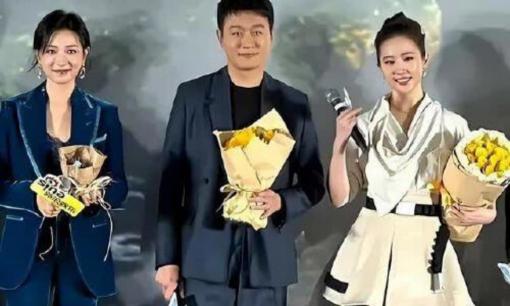 Khi Lưu Diệc Phi 37 tuổi và Vạn Thiến 42 tuổi đứng cạnh nhau, tôi mới hiểu thế nào là khí chất và ngoại hình