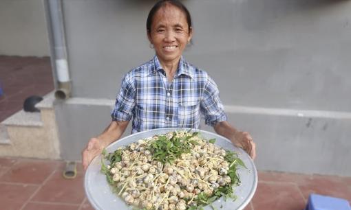 Bà Tân Vlog cao bao nhiêu? Cuộc sống hiện tại thế nào sau nhiều năm nổi đình nổi đám?