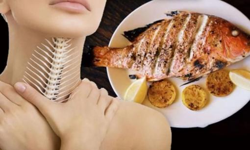 Khi xương cá mắc kẹt trong cổ họng, bạn không cần phải uống giấm, hãy học mẹo nhỏ này và xương sẽ tự trôi ra