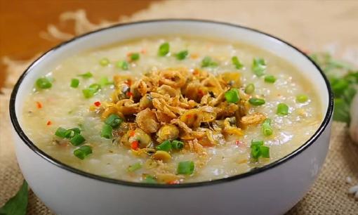 Nên dùng nước sôi hay nước lạnh để nấu cháo? Nắm vững 5 mẹo để nấu cháo thơm ngon sánh mịn như ngoài hàng