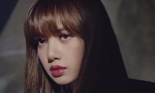 Tại sao Lisa được gọi là 'Búp bê Barbie'?