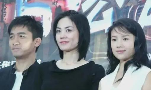 Mặc dù không xinh đẹp nhưng khí chất của Vương Phi vẫn 'đè bẹp' Đổng Khiết khi đứng chung khung hình