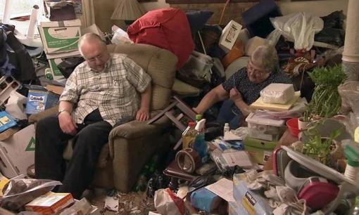 Người già thường có thói quen tích trữ đồ cũ, hỏng không cho con cháu vứt đi, vậy làm thế nào để giải quyết hợp lý mà không làm phật ý người già