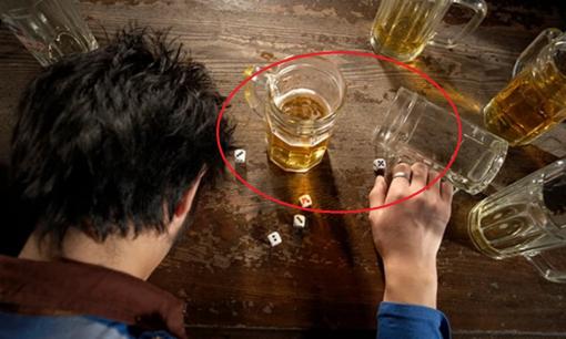 Nếu uống quá nhiều bia rượu trong kỳ nghỉ lễ, hãy uống thêm chút 'nước' này có thể làm dịu tình trạng khó chịu, nôn nao