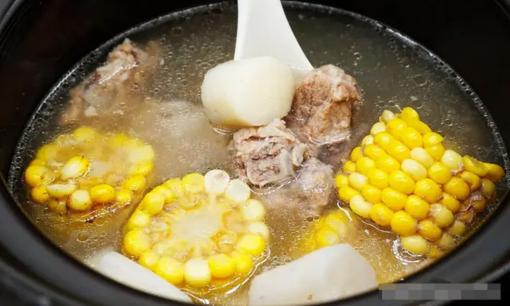 Uống nước hầm xương có bổ sung canxi được không? 