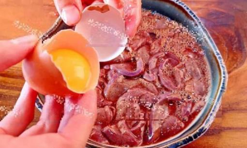 Sai lầm lớn nếu chỉ rửa gan lợn bằng nước, nó tương đương với việc ăn phải chất độc! Hãy để tôi dạy bạn một mẹo để loại bỏ hết mùi tanh và chất độc