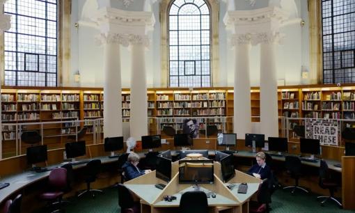 Trong thời đại bùng nổ thông tin như hiện nay, tại sao nhiều người vẫn kiên trì đọc sách?