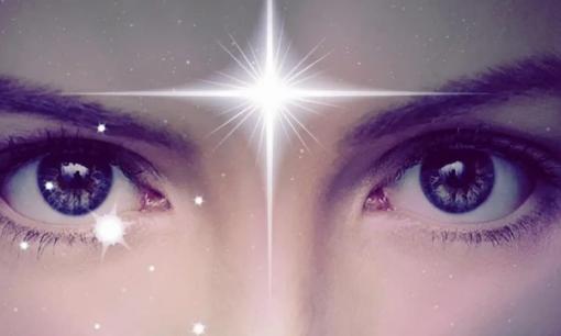 Có cảm giác kỳ lạ khi bạn đưa ngón tay vào gần giữa lông mày. Tại sao lại như vậy?