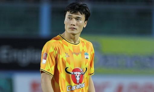 Tại sao thủ môn Bùi Tiến Dũng bị gạch tên tại V.League 2024/2025? Gương mặt thay thế là ai?
