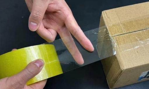 Hôm nay tôi mới biết rằng cắt băng dính bằng hai ngón tay nhanh hơn kéo! Học thủ thuật này thực sự rất thiết thực